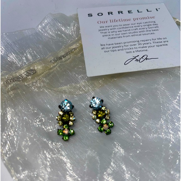 SORRELLI 🌼 Flower Multi Color Pierced Earrings made with Swarovski Crystals. - Picture 4 of 13